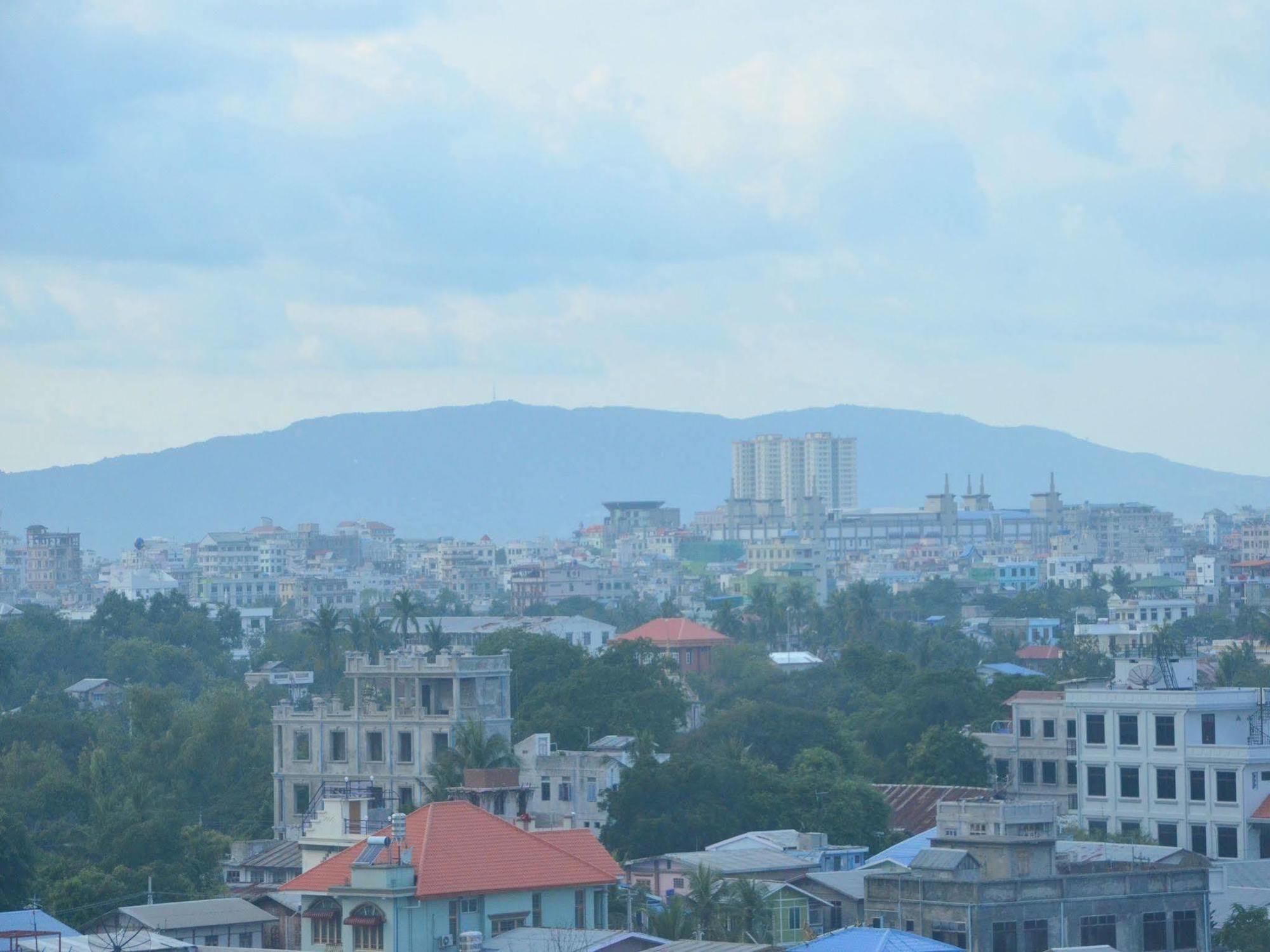 Aung Gyi Soe Hotel Mandalay Buitenkant foto